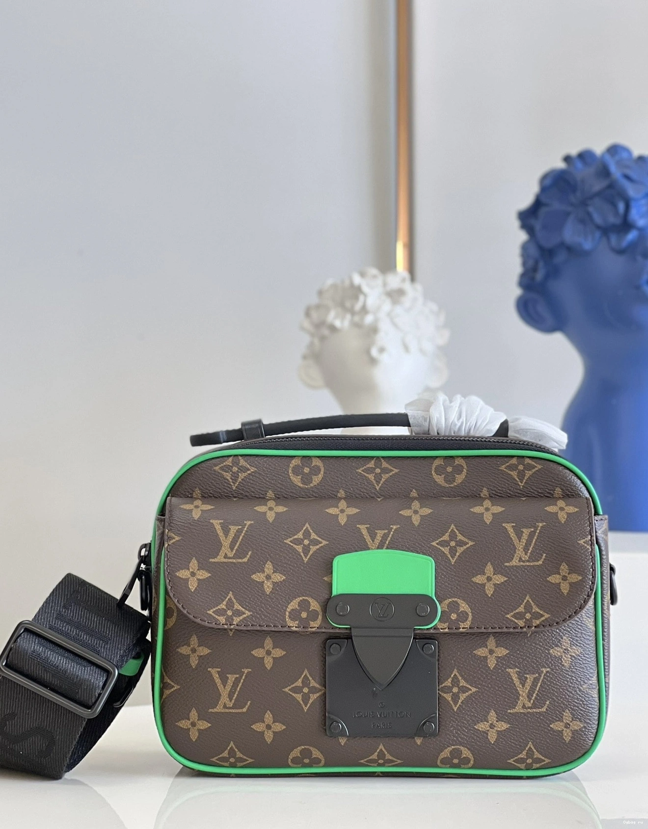 S VUITTON LOCK LOUIS MESSENGER 0819